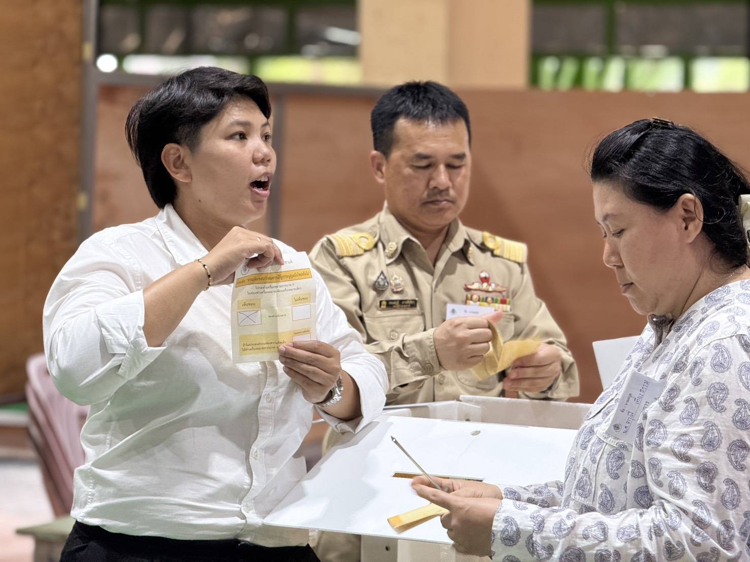 จันทบุรี เขต 1 ประชาชนร่วมสังเกตการณ์ ลุ้นผลโหวต &ldquo;ร่างรัฐธรรมนูญใหม่&rdquo;